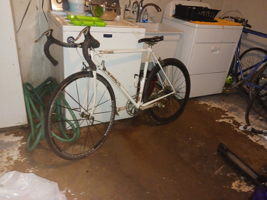 Trek 400 White Step Over Freedo Cycling