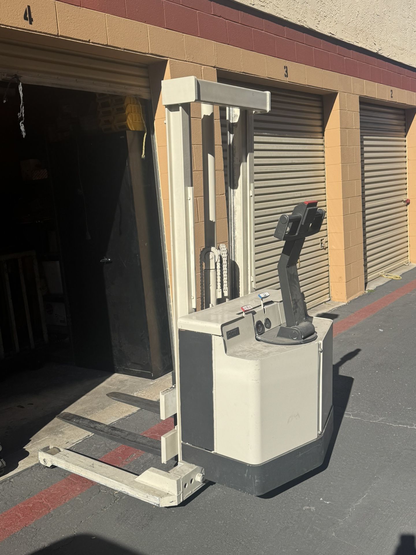 Crown 30WTF High Reach Electric Forklift