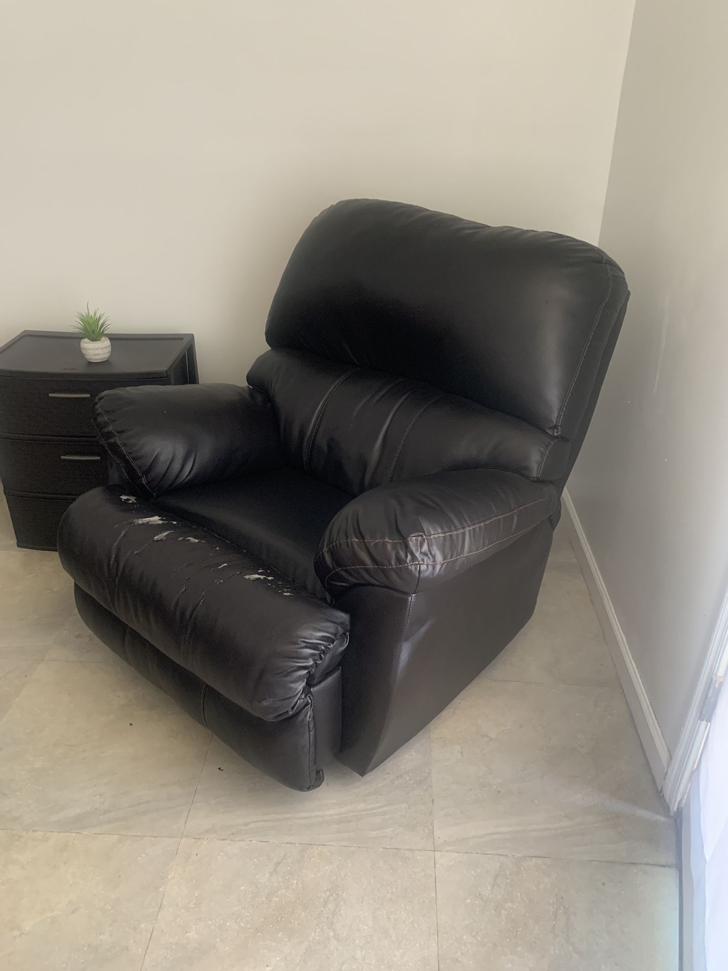 Recliner for Sale in Phoenix, AZ OfferUp