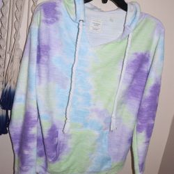 tie dye sweatshirt