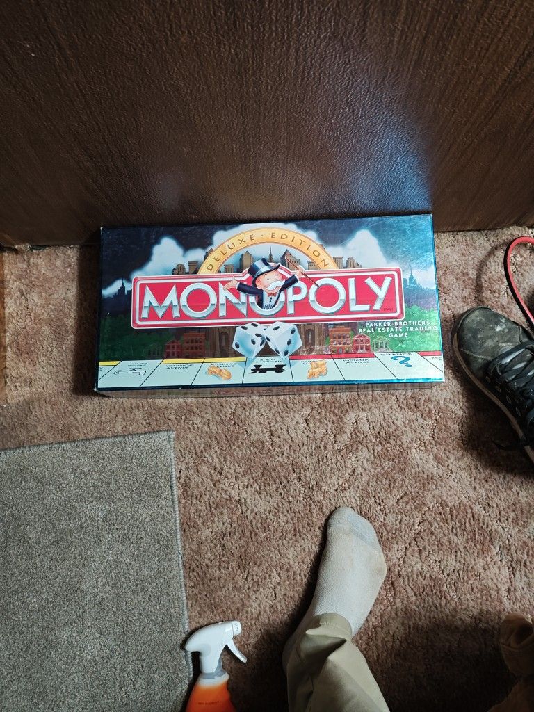 Monopoly Deluxe Edition