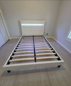 Brand new full bed - Cama nueva a estrenar Tamaño full