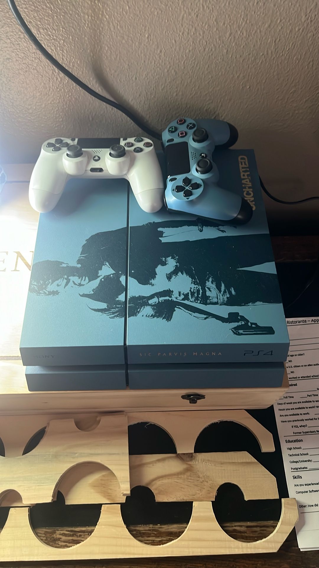 Play Station 4 Uncharted With 2 Controllers