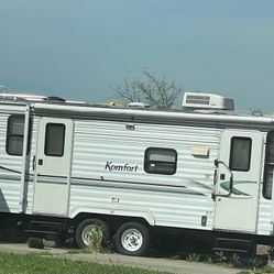 2003 Komfort 24ft Camper 