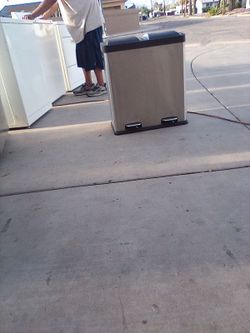 2 can garbage holder you just put your foot on it and it opens and closes by it's self