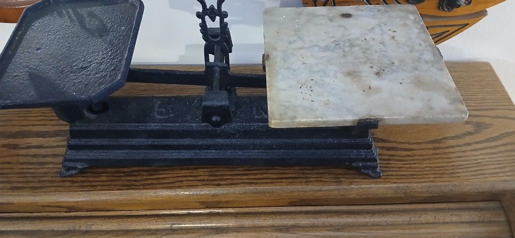 Vintage Cast Iron 5 Kilo Counter top Scale