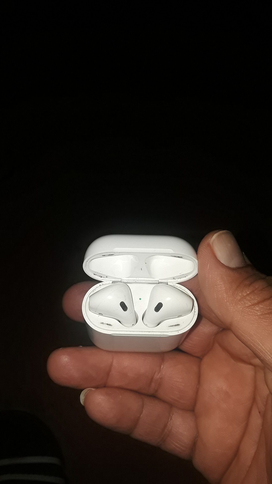 Nice apple airpods in good condition