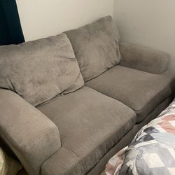 Loveseat/couch 