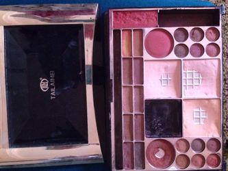 Blushes/eyeshadows/powders