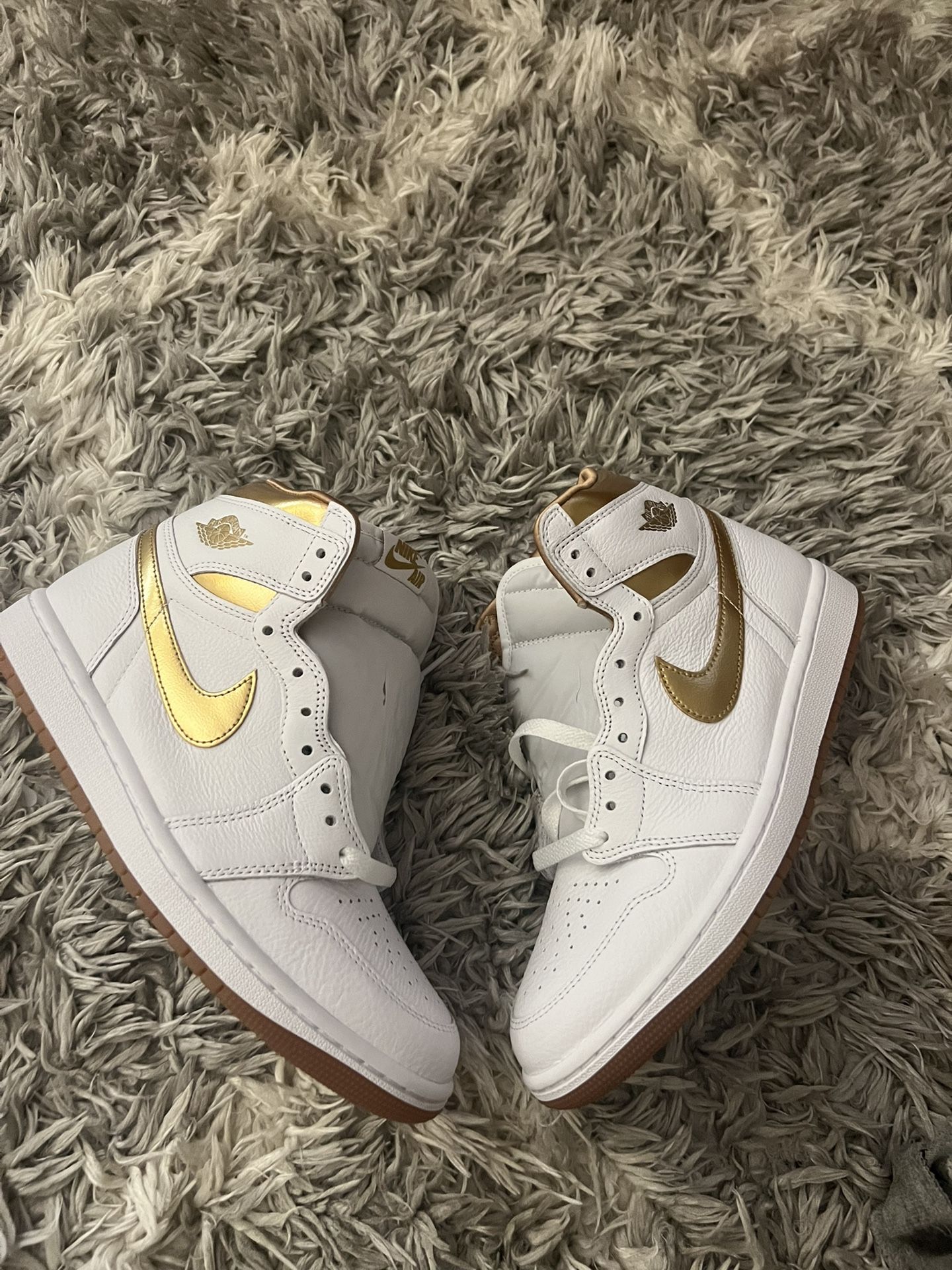 Air Jordan 1 Retro High OG Metallic Gold Womens Size 8 White FD2596 107