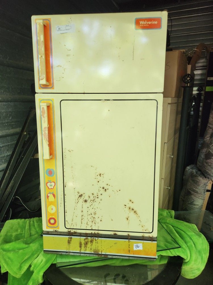 Tin Toys, Refrigerator And Stove!! 70s Era Girl Toy for Sale in Fort