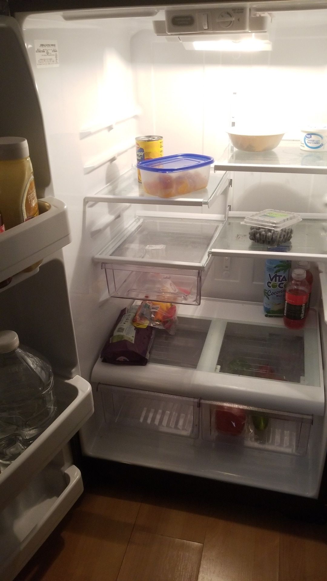 Ge fridge with top freezer w ice maker