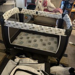 Baby Trend Little Snooze Deluxe II Nursery Center