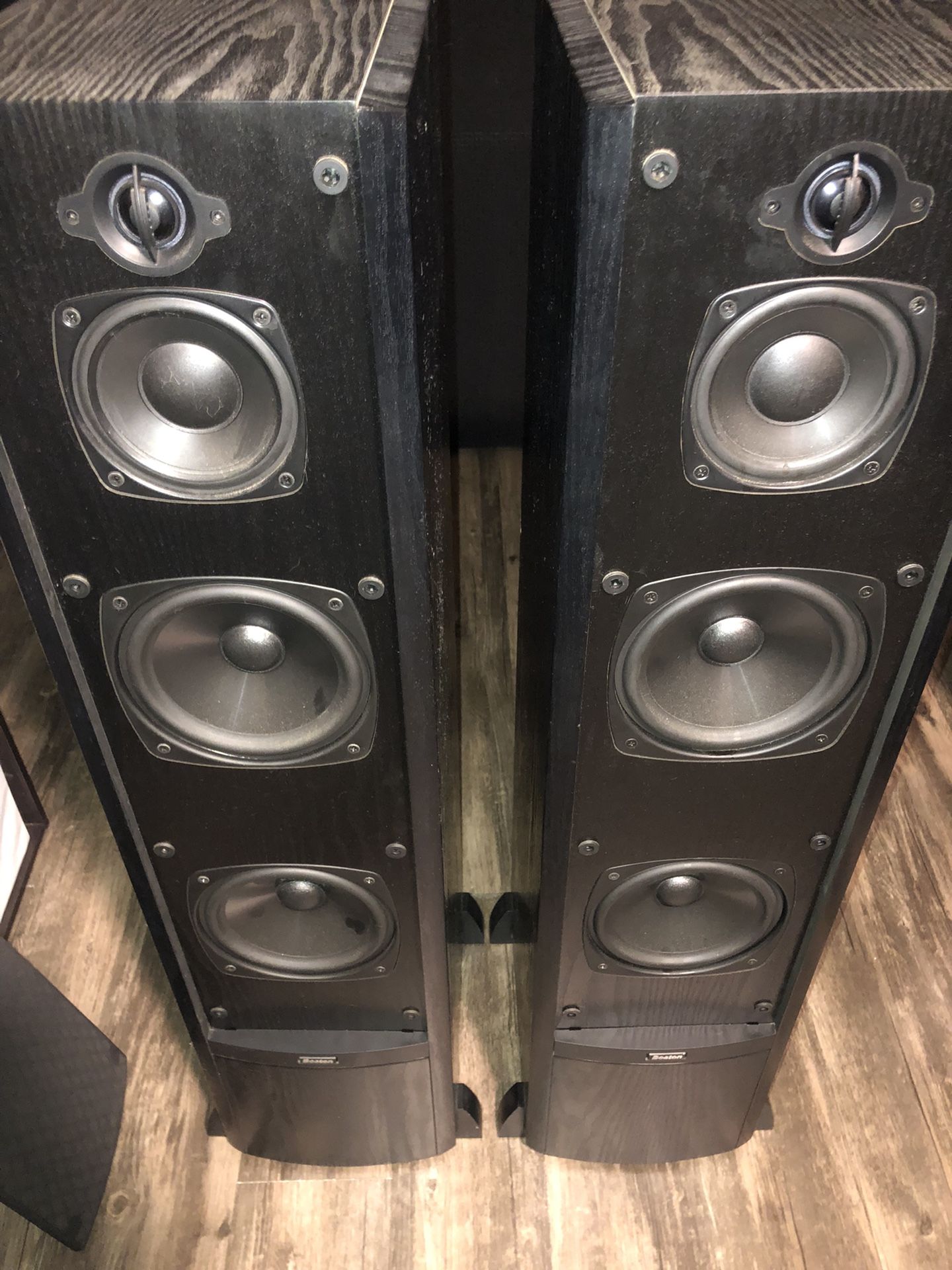 BOSTON VR2 PAIR SPEAKERS