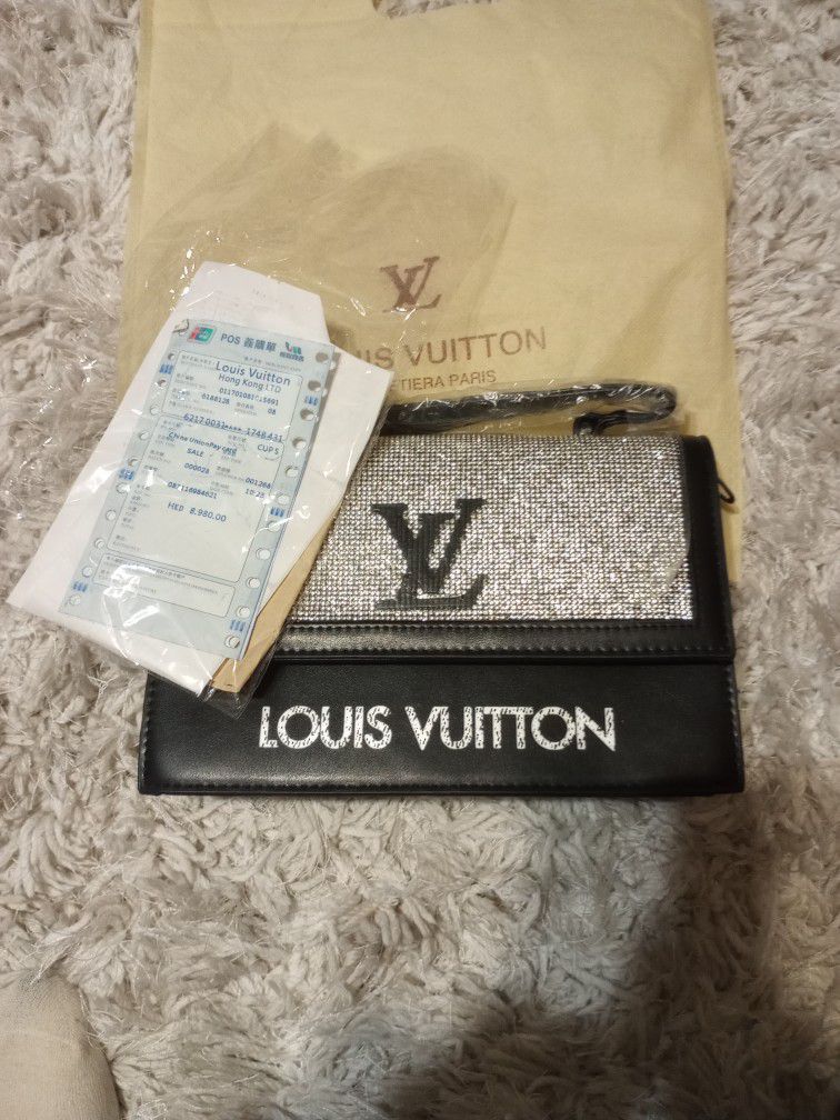 LV Louis Vuitton Monogram Inventeur Squishy Drawstring shoulder bag W/  Dustbag for Sale in Lake Villa, IL - OfferUp