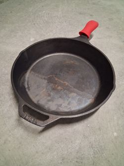 Lodge Cast Iron Skillet 12" – Pre-Seasoned with Silicone Handle Cover