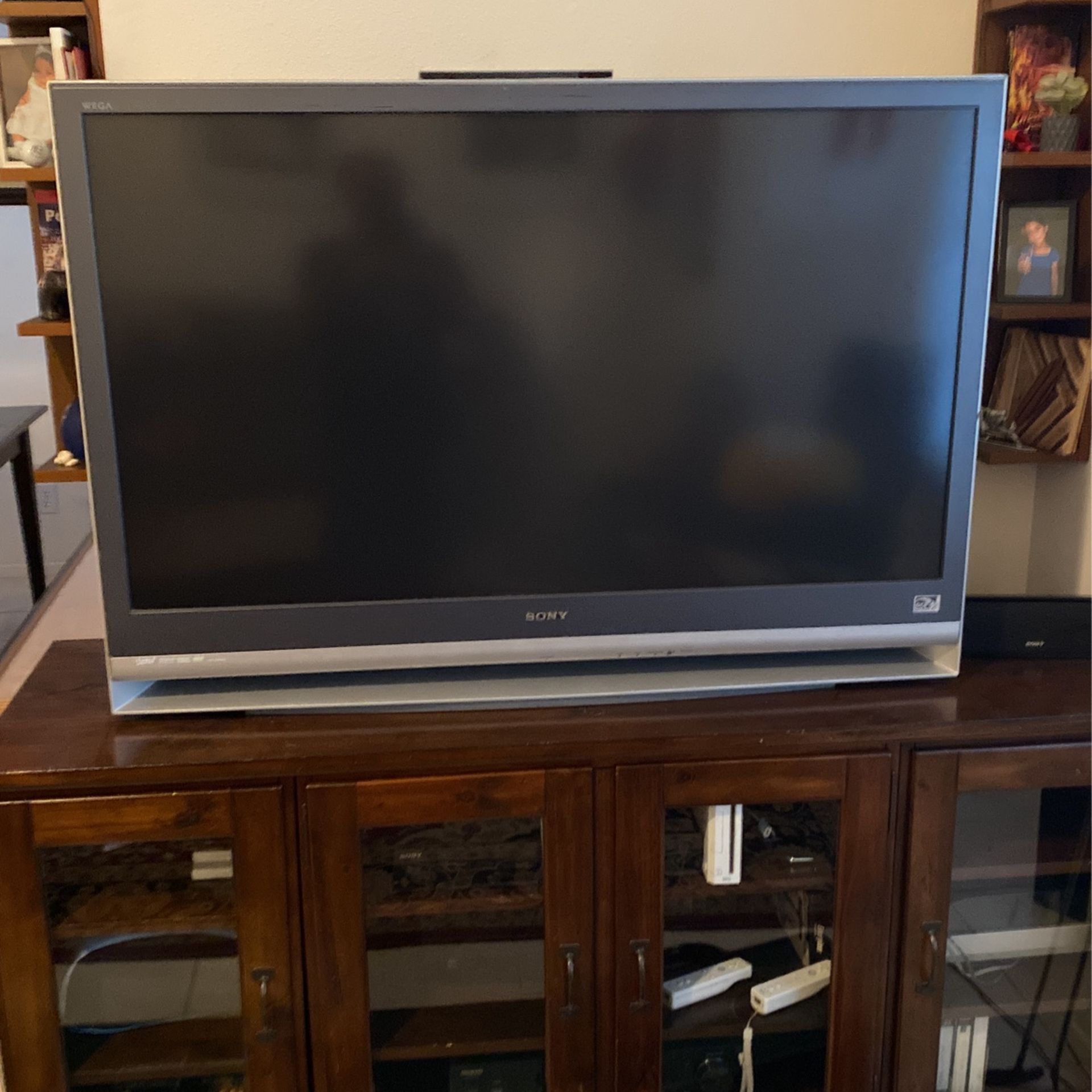 Sony Wega Rear Projection TV Approximately 55Inch