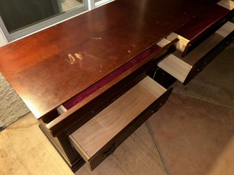 Drawer Set With Mirror. 