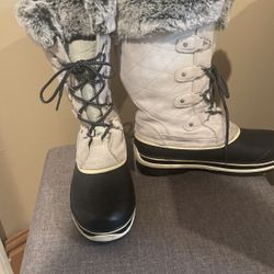 Warm And Comfy Winter/Snow Boots Size 7M. 