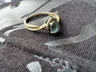 Gorgeous 10k gold ring