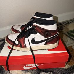 Jordan 1 Distressed Chicago