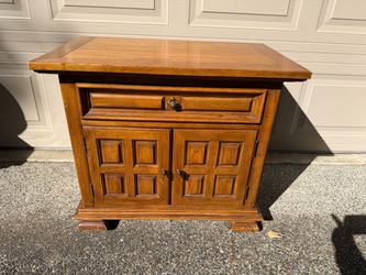 Thomasville MCM 1962 side table or nightstand
