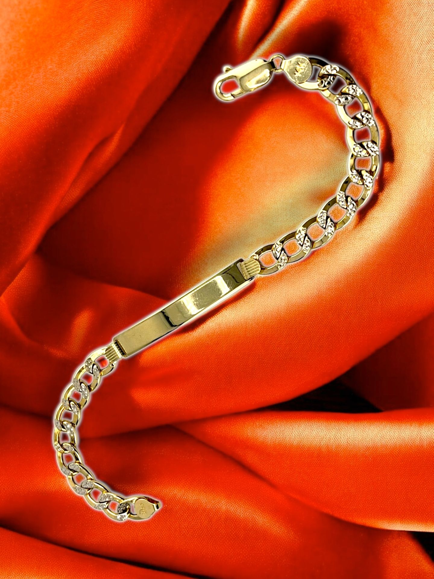 14kt 11.30g Yellow Gold ID Curb Día Cut Bracelet.