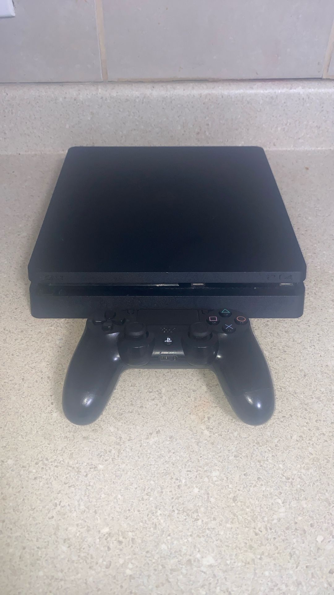 PS4 Slim Comes With Controller Hdmi And Charger