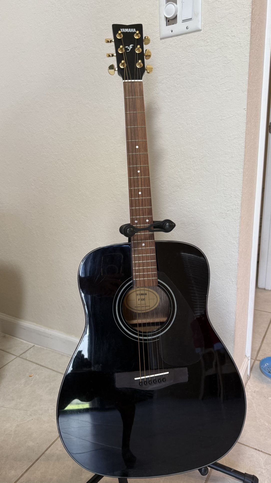 Yamaha F335 Acoustic Guitar