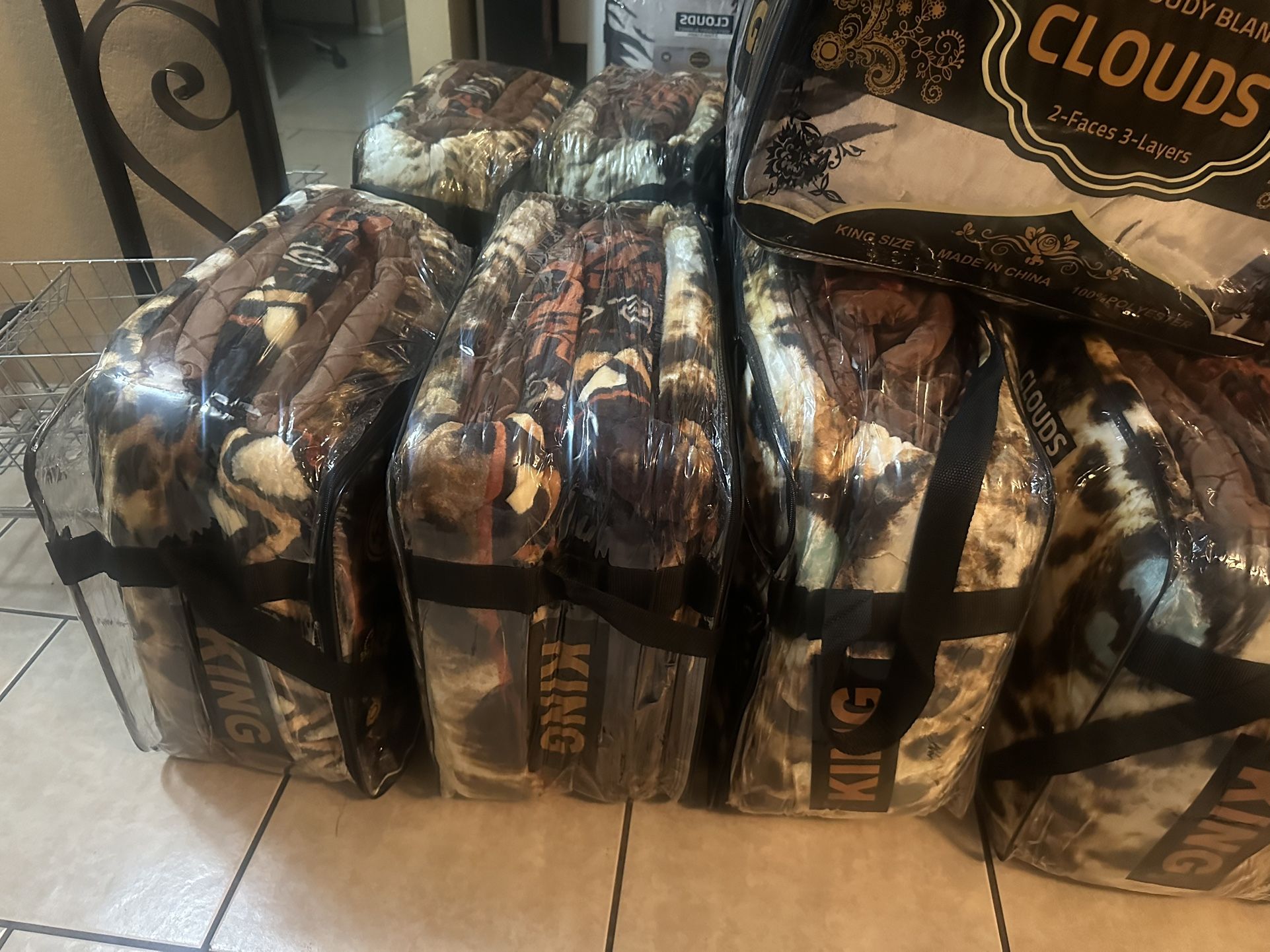 Cobijas. Vengase Estamos Aquí 84 Ave Indian school