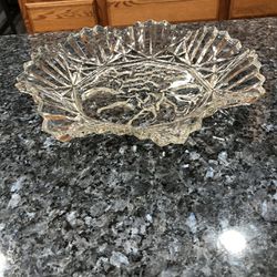 Vintage 11 Inch Wide Federal Glass Pioneer Intaglio Pattern Ruffle Edge Bowl.  Preowned Excellent Condition 