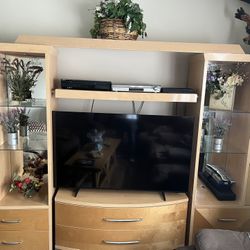 Tv Stend  All The Furniture Is Included 