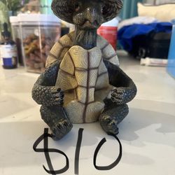 Turtle salt n peoper shaker