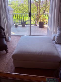 White Joybird ottoman