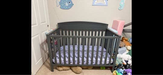 Baby crib with firm mattress