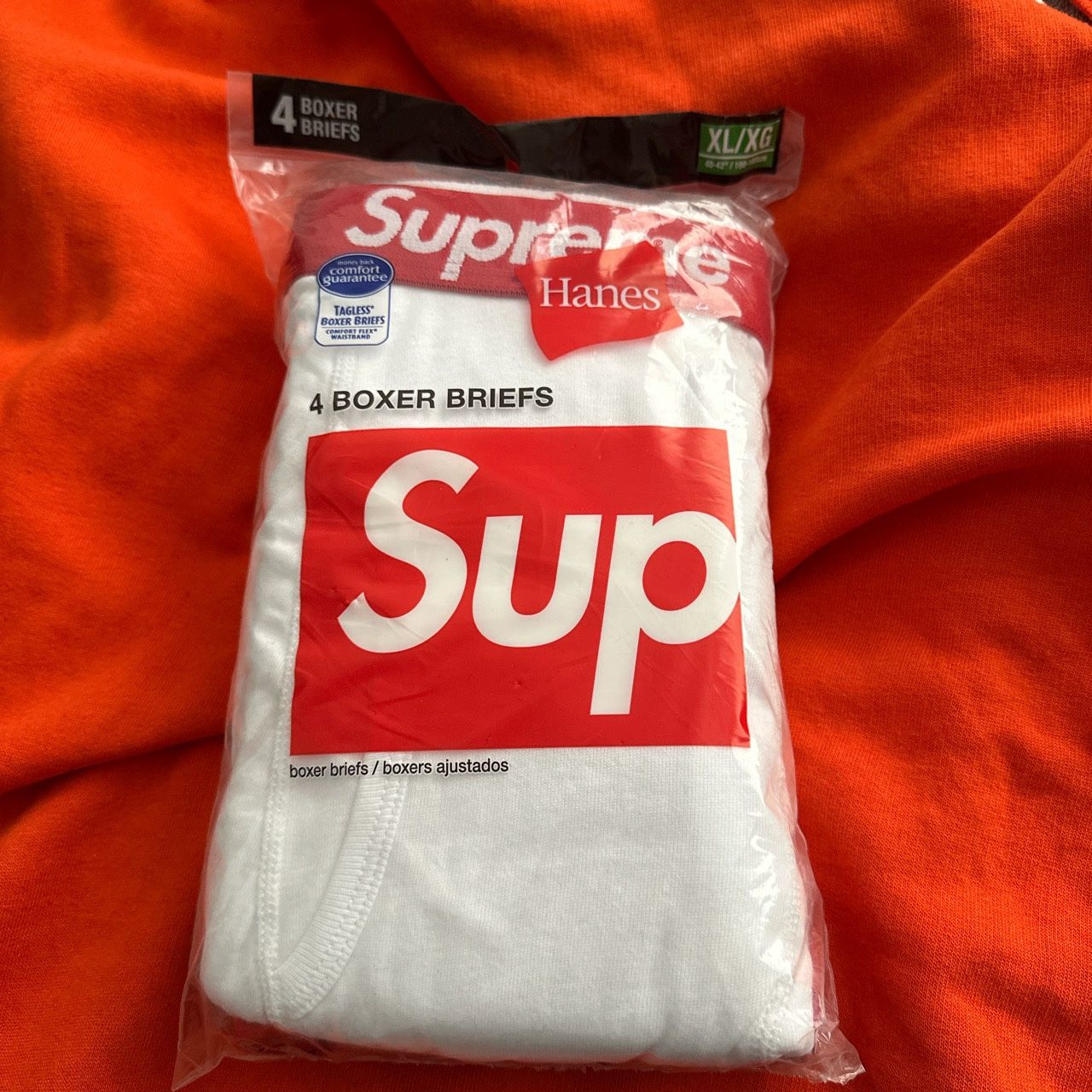 Supreme x Hanes