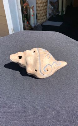 Aztec sea shell flute