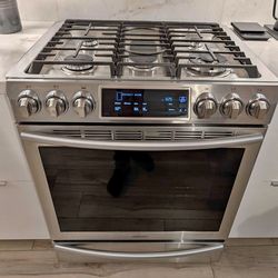 Samsung Slide-in Gas Range, 30" wide, 5.8 cu.ft oven (NX58H9500WS)