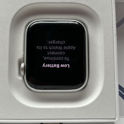 Apple Watch Series SE SILVER with Beige Band 