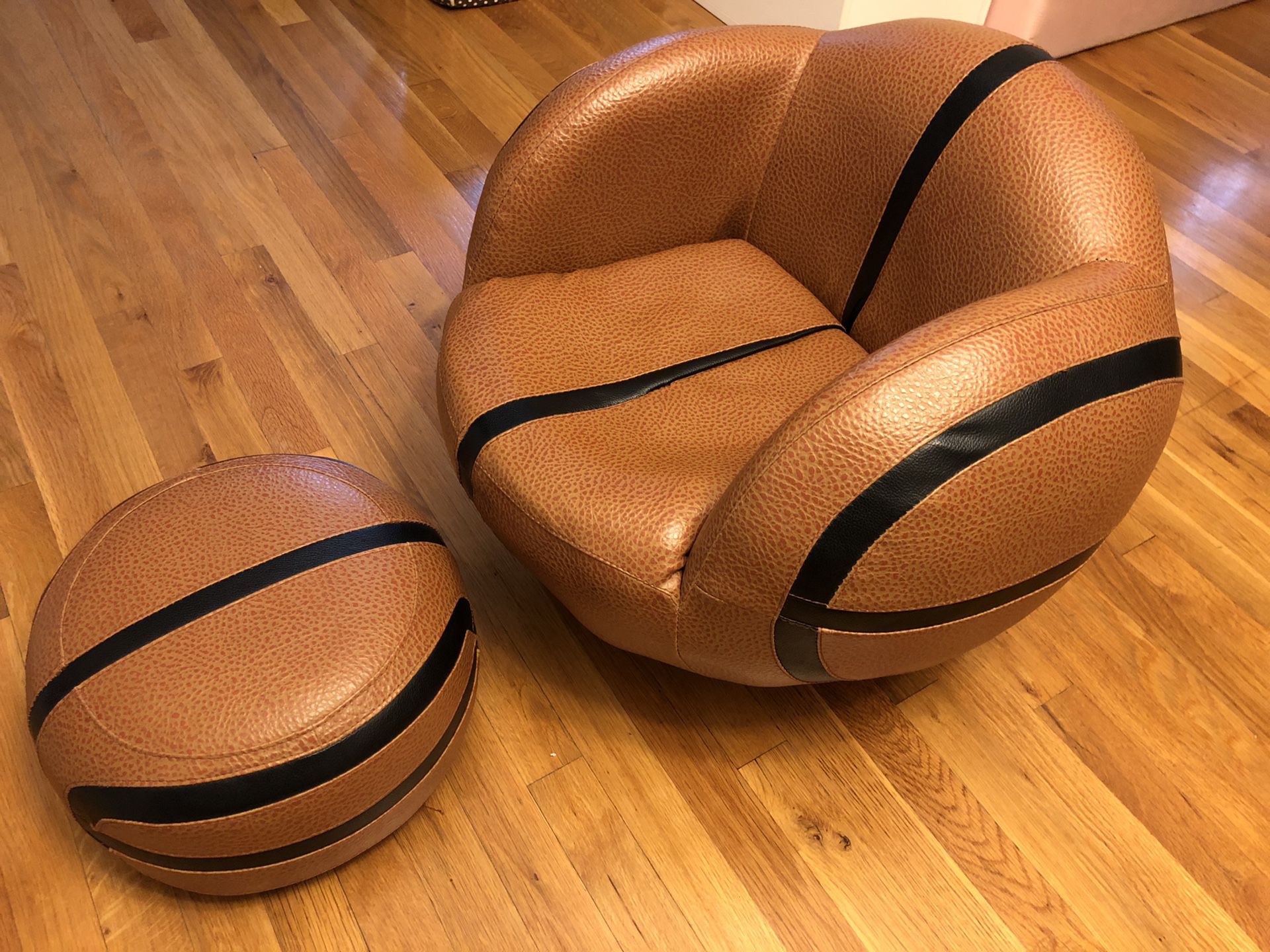Basketball Chair & Ottoman for Kids, NBA fans, Like New!