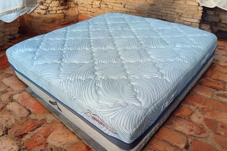 Ashley Sleep King Size Mattress / Like New