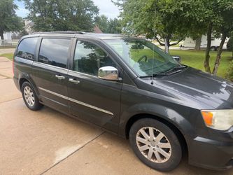 Chrysler town and country