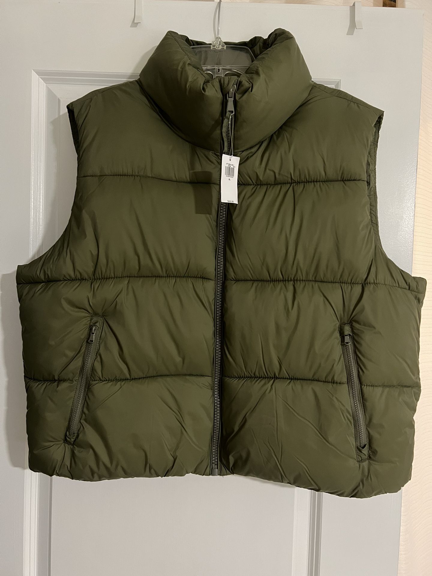 OLD NAVY WOMENS WEATHER RESISTANT PUFFER VEST
