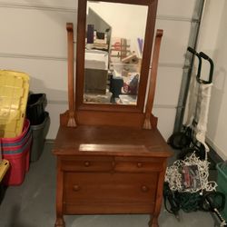 Paw Feet Antique Dresser/Dressing Chest