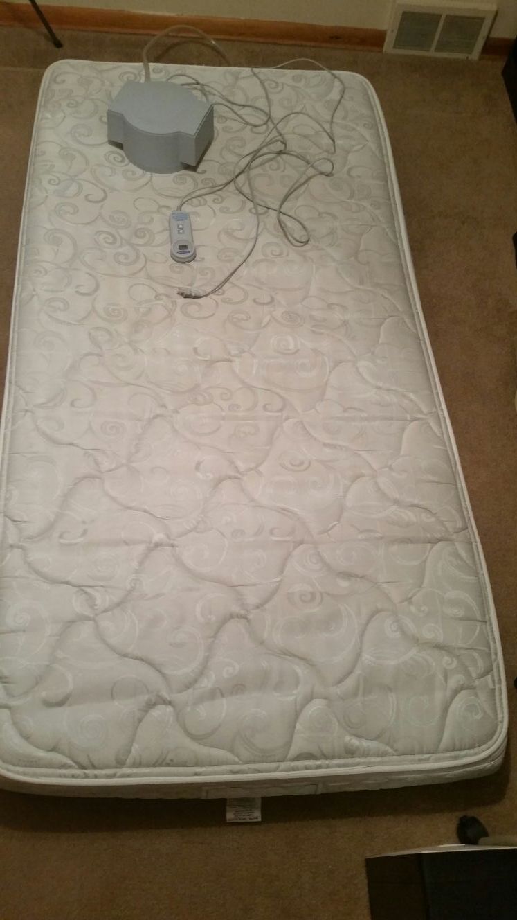 Select Comfort sleep number 3000 twin mattress, pillow top cover and pump.