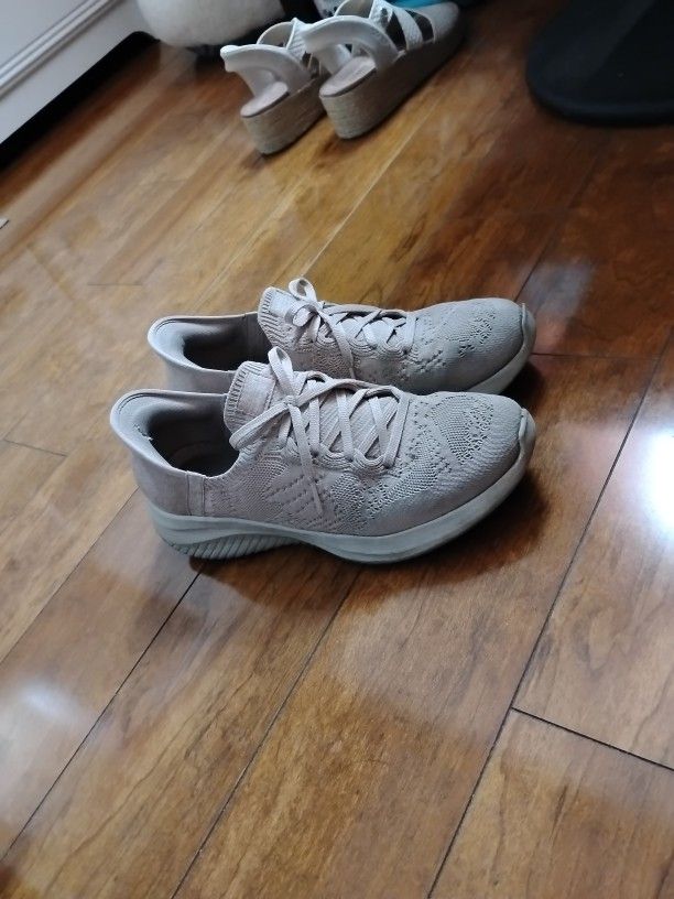 Martha Stewart Skechers Size 10 Ladies