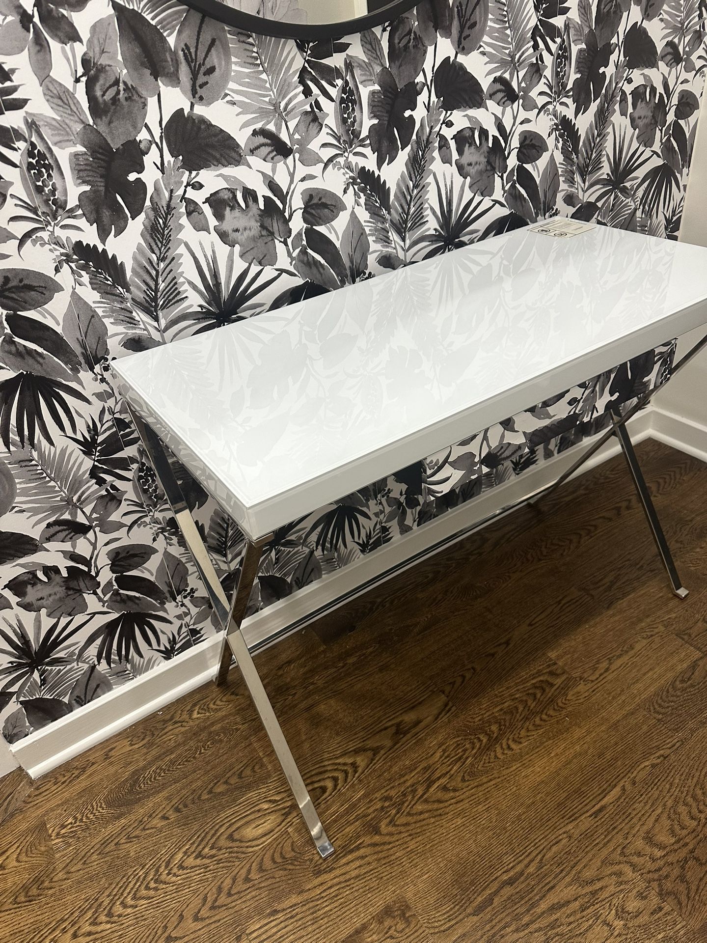 White Glossy Desk With Drawer