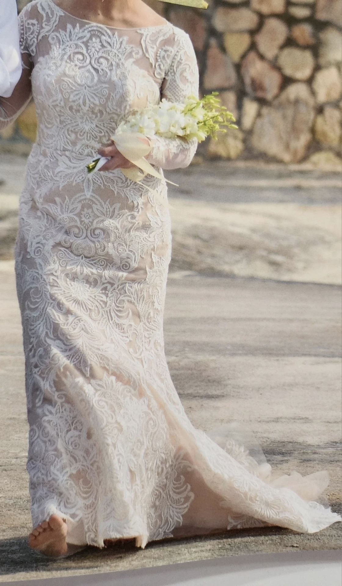 USED WEDDING DRESS - SIZE 6 - PETITE