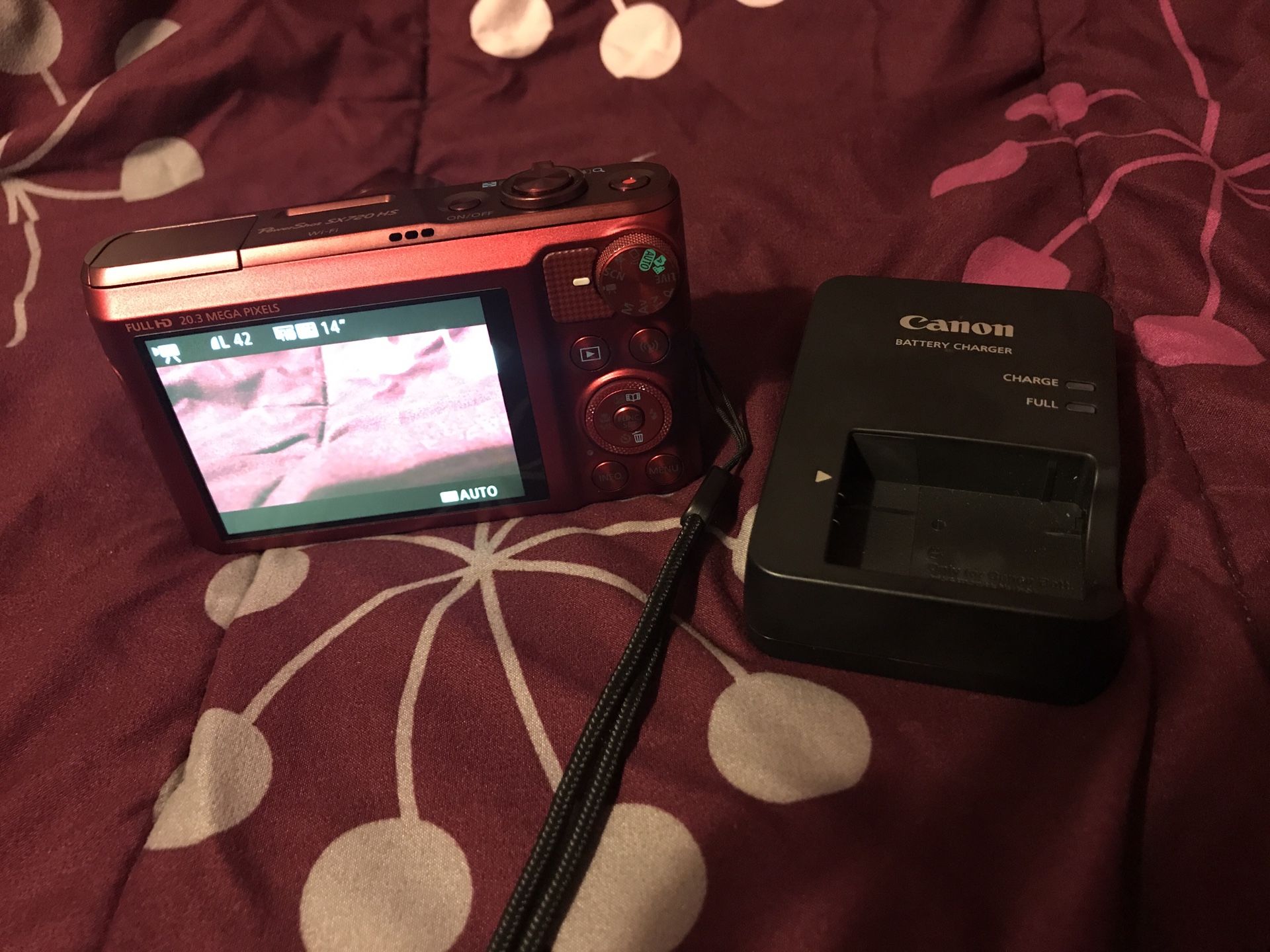 LIKE NEW CANNON DIGITAL CAMERA WITH BATTERY AND CHARGER