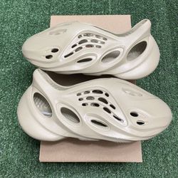 DS Adidas Yeezy Stone Salt Foam Runner  size 10